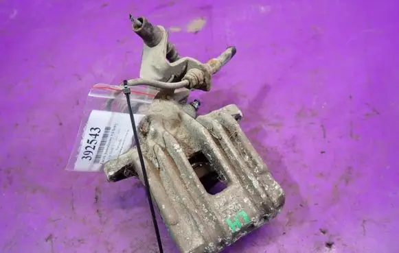 Volkswagen Golf IV Rear brake caliper