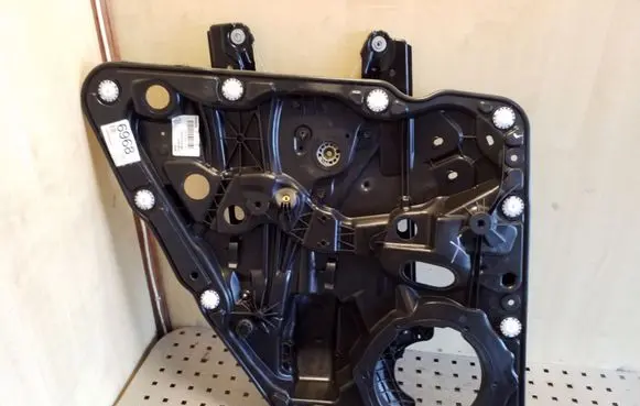 Volkswagen Touareg II Rear window lifting mechanism without motor 7P6839755A