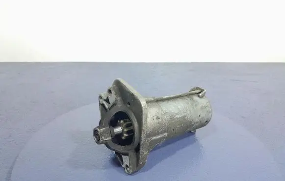 Renault Megane III Starter motor 233003329R