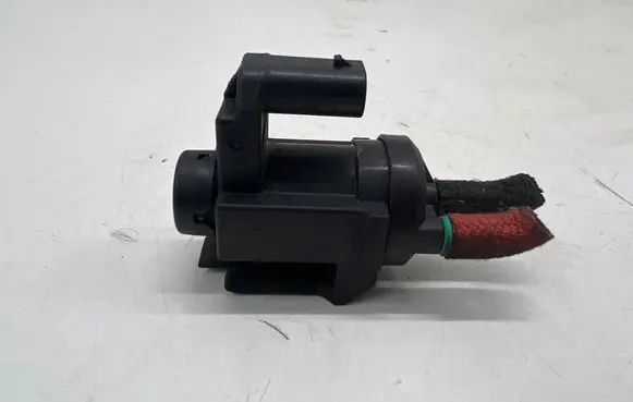 BMW 1 F20 F21 Vacuum valve 8570591