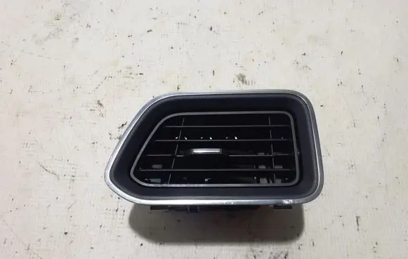 Renault Master III Dashboard side air vent grill/cover trim 687518035R