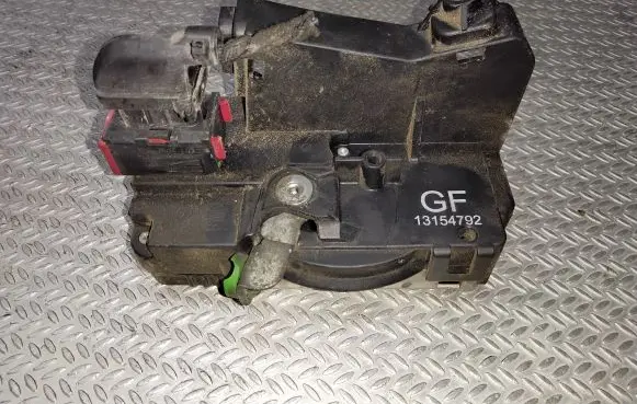 Opel Combo C Front door lock 13154792