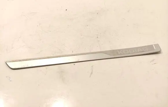 Skoda Octavia Mk3 (5E) Front sill trim cover 565853813TQ3 565853813