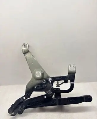 Engine bonnet/hood hinges