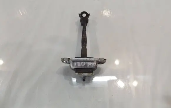 Hyundai i30 Rear door check strap stopper