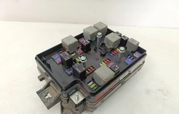 Chevrolet Aveo Fuse module 95462803
