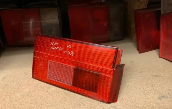 Seat Toledo I (1L) Tailgate rear/tail lights 961603