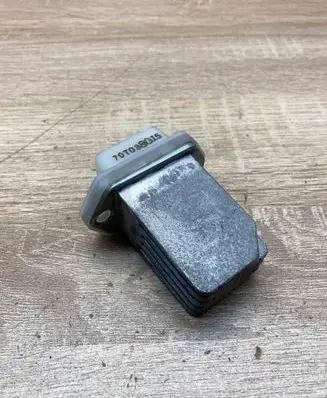 Nissan Qashqai Heater blower motor/fan resistor 70T038G15