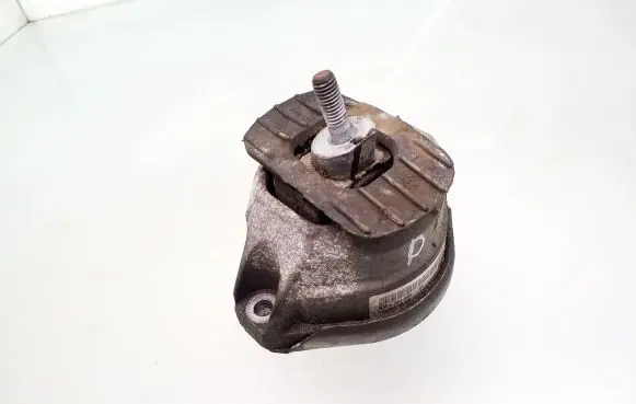 BMW 5 E60 E61 Engine mount bracket 6761090