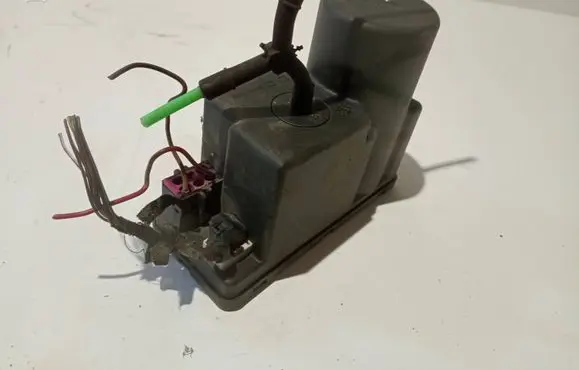 Audi A4 S4 B5 8D Vacuum pump 4A0862257A
