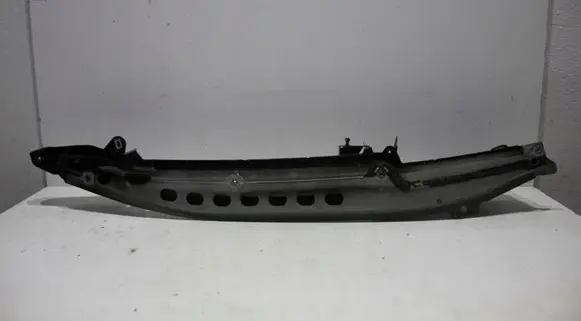 Porsche Cayenne (9PA) Fender mounting bracket 7L5805175A