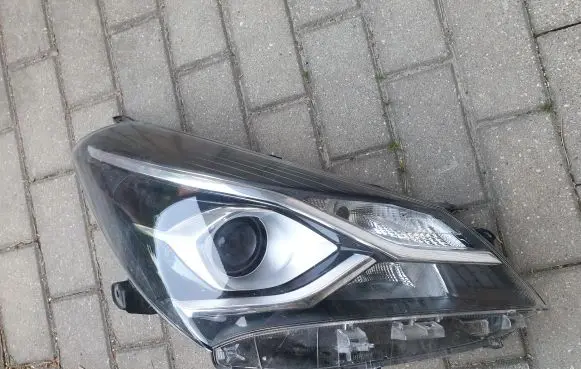 Toyota Yaris Headlight/headlamp 811300DJ90