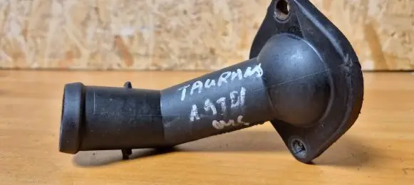 Volkswagen Touran I Engine coolant pipe/hose 06a121121c