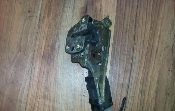 Opel Omega B1 Rear door lock 