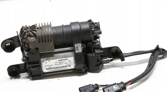 Porsche Macan (95B) Air suspension compressor 15150000763 96B616006D