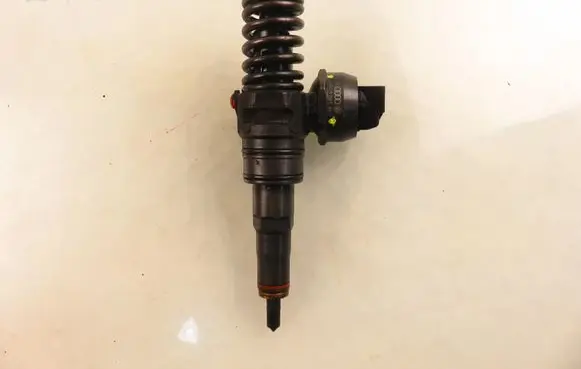 Volkswagen Sharan Fuel injector 0414720314 038130073BP