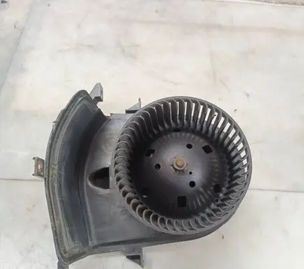 Volkswagen Golf III Heater fan/blower 1H1820021