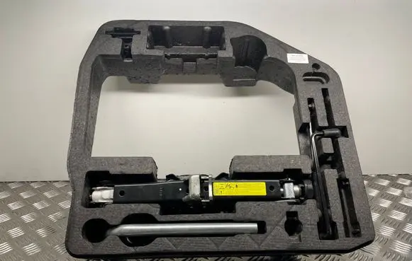 Audi S5 Tool set 8T0012109A