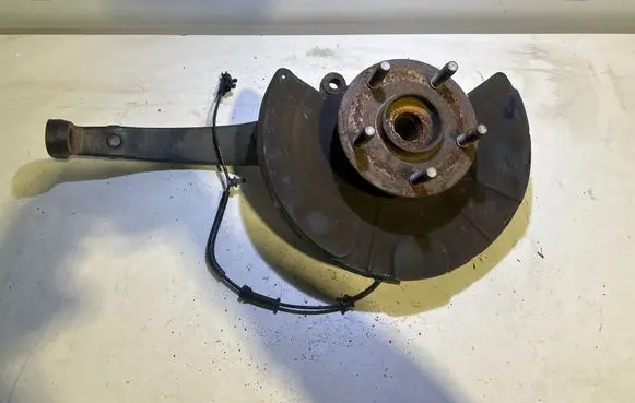 Front wheel hub