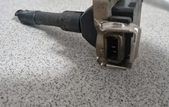 BMW 7 E38 High voltage ignition coil 1703359