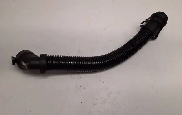 BMW 4 F36 Gran coupe Breather hose/pipe 13717823517