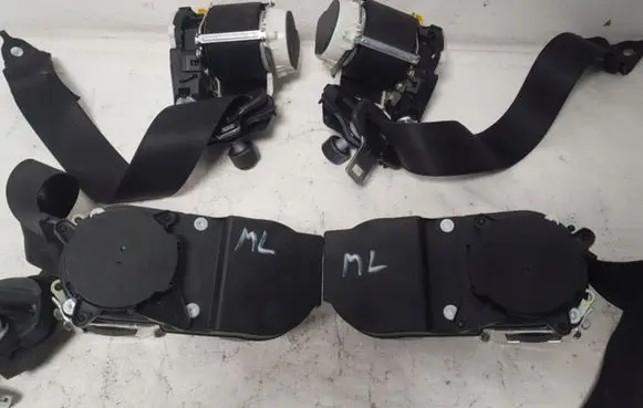 Mercedes-Benz ML W164 Front seatbelt 9105892723 33033476