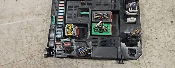Peugeot 307 Fuse module 9636760580 9644098380 00539627
