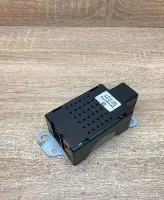 Volkswagen Golf VI Aerial antenna amplifier 5M0035570B
