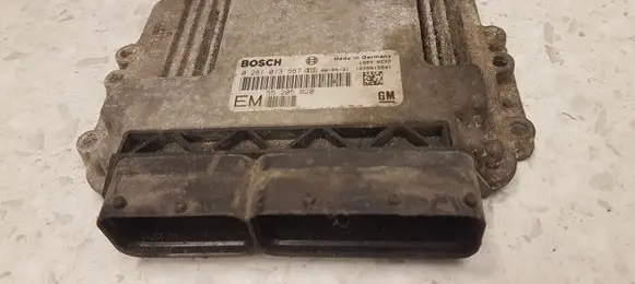 Opel Zafira B Engine control unit/module 55205620 0281013567