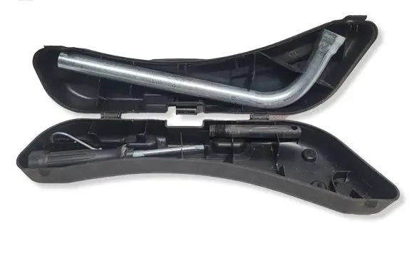 Audi A4 S4 B7 8E 8H Tool set 8E0012111
