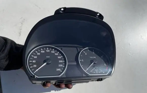 BMW 1 E81 E87 Speedometer (instrument cluster) 9187046 102495293 9187049