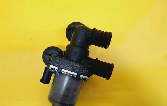 BMW 3 E46 Coolant heater control valve 1147412144 8369805-06