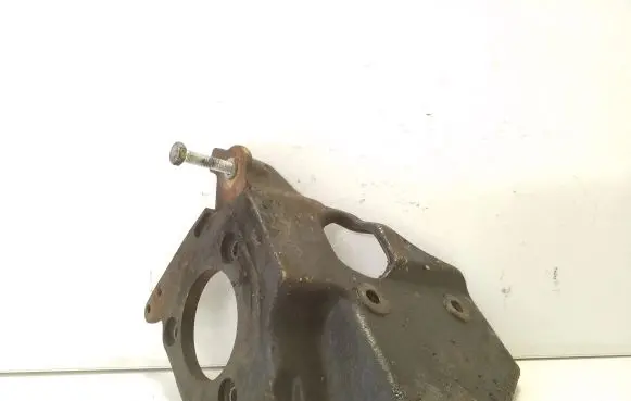 Volkswagen Transporter - Caravelle T4 Engine mounting bracket 074130147C