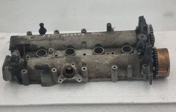 Volkswagen Golf V Rocker cam cover 03C103475