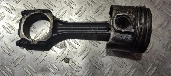 Seat Inca (6k) Piston with connecting rod 074b