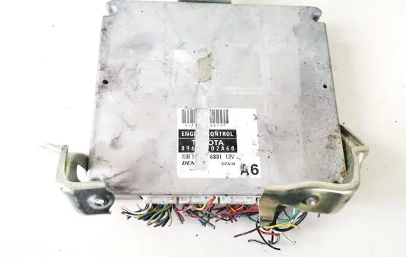Toyota Corolla E120 E130 Engine control unit/module 8966102A60 MB175800-6881