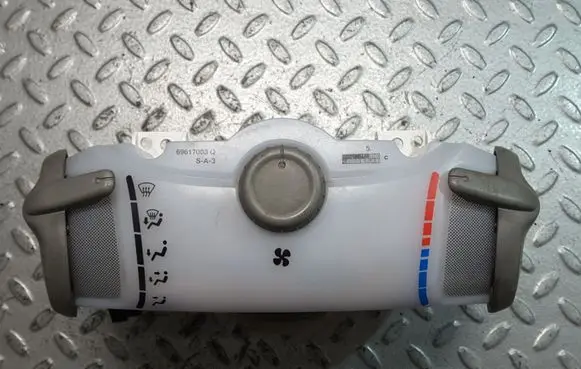 Peugeot 107 Climate control unit 559000H0010 69617004 69617003Q