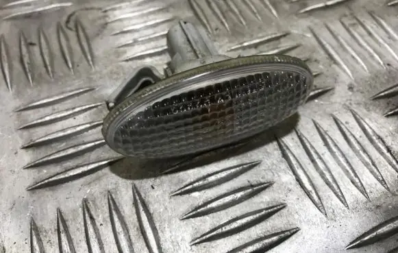 Mazda 6 Front fender indicator light a048099 010635