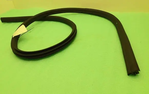 BMW Z4 E89 Front door rubber seal 7046101 7046102