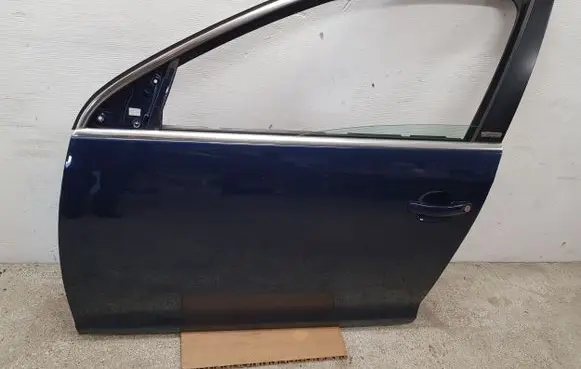 Volkswagen Golf VI Front door