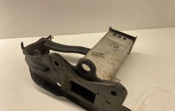 Mercedes-Benz E W211 Radiator support slam panel bracket CH82797