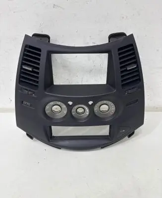 Mitsubishi Grandis Dash center air vent grill GN71104450