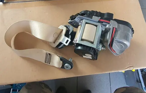 Mercedes-Benz S W221 Front seatbelt A2218603285