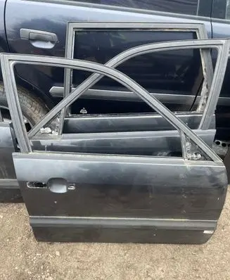 Volkswagen PASSAT B4 Front door