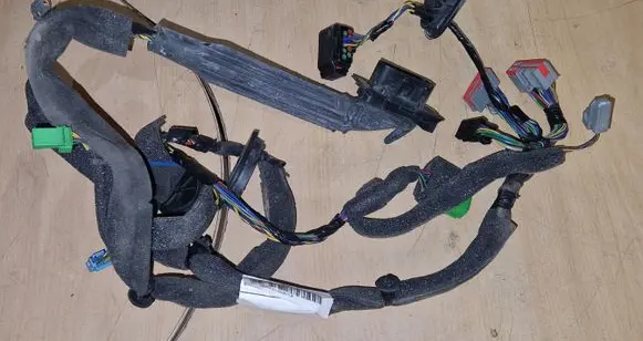 Volvo V70 Front door wiring loom 30773668