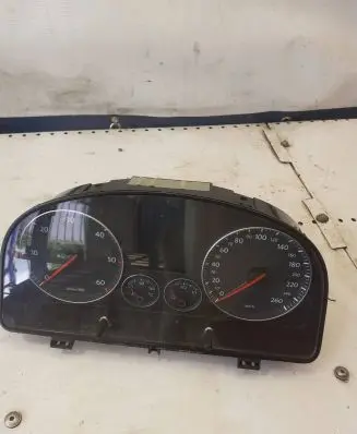 Volkswagen Touran I Speedometer (instrument cluster) 1T0920872F V0003000 VWZ7Z0E3133351