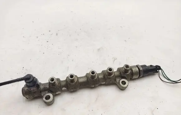 Renault Espace IV Fuel main line pipe 8200378703 990651J 0445214079