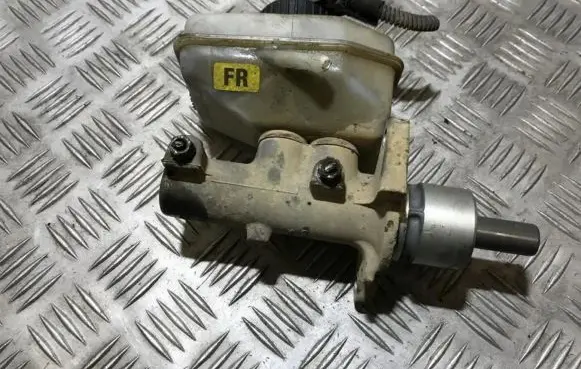Master brake cylinder
