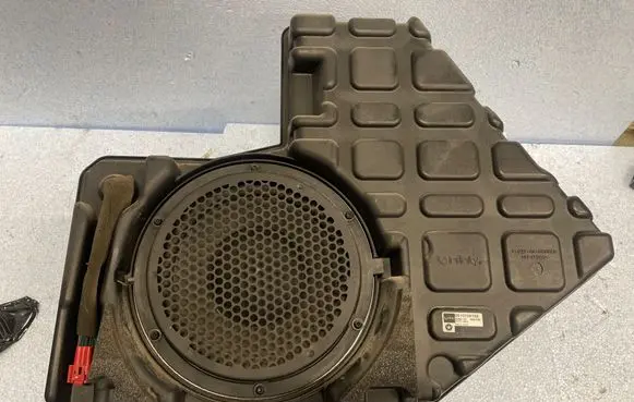 Chrysler Town u0026 Country V Subwoofer speaker 05107087AE 8298AF 36670D