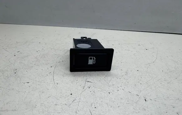 Toyota Avensis T250 Fuel tank opening switch 1567Q5 5660R30